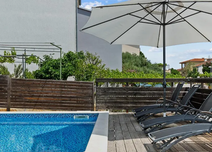 Petrinic - S By Guide Apartman Pula