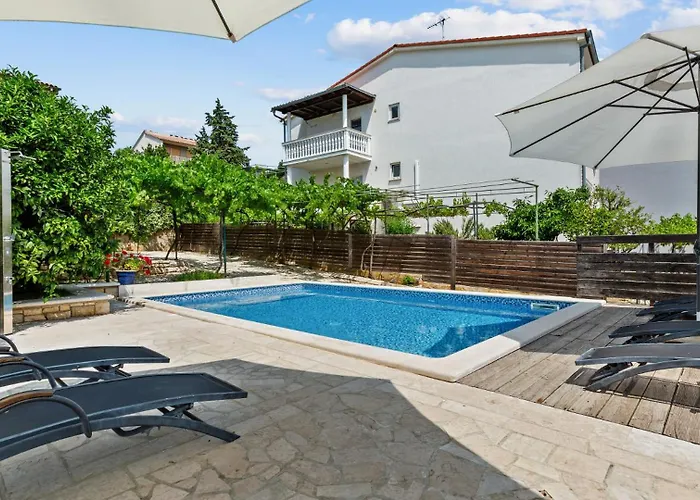 Petrinic - S By Guide Pula